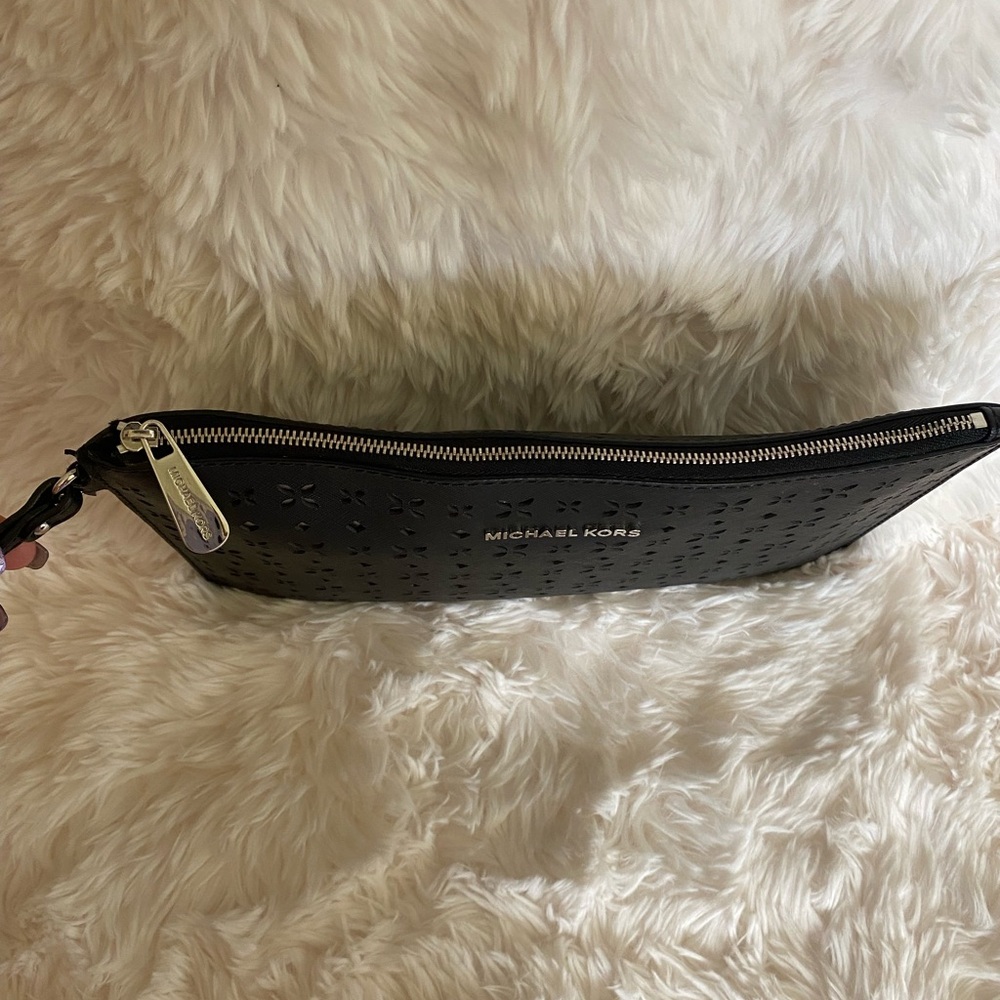 NWOT Michael Kors Jet Set XL Blk/Nickel Perforated Leather Wristlet Clutch - Picture 3 of 10